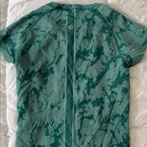 Lululemon short sleeve teal top size 2